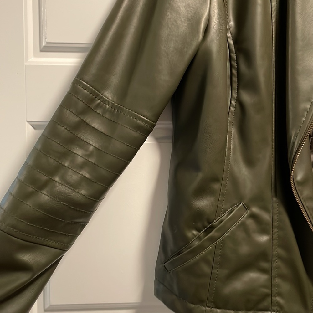 Leather jacket - Picture 4 of 7
